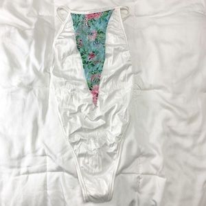 White Lace Flower Exoticwear